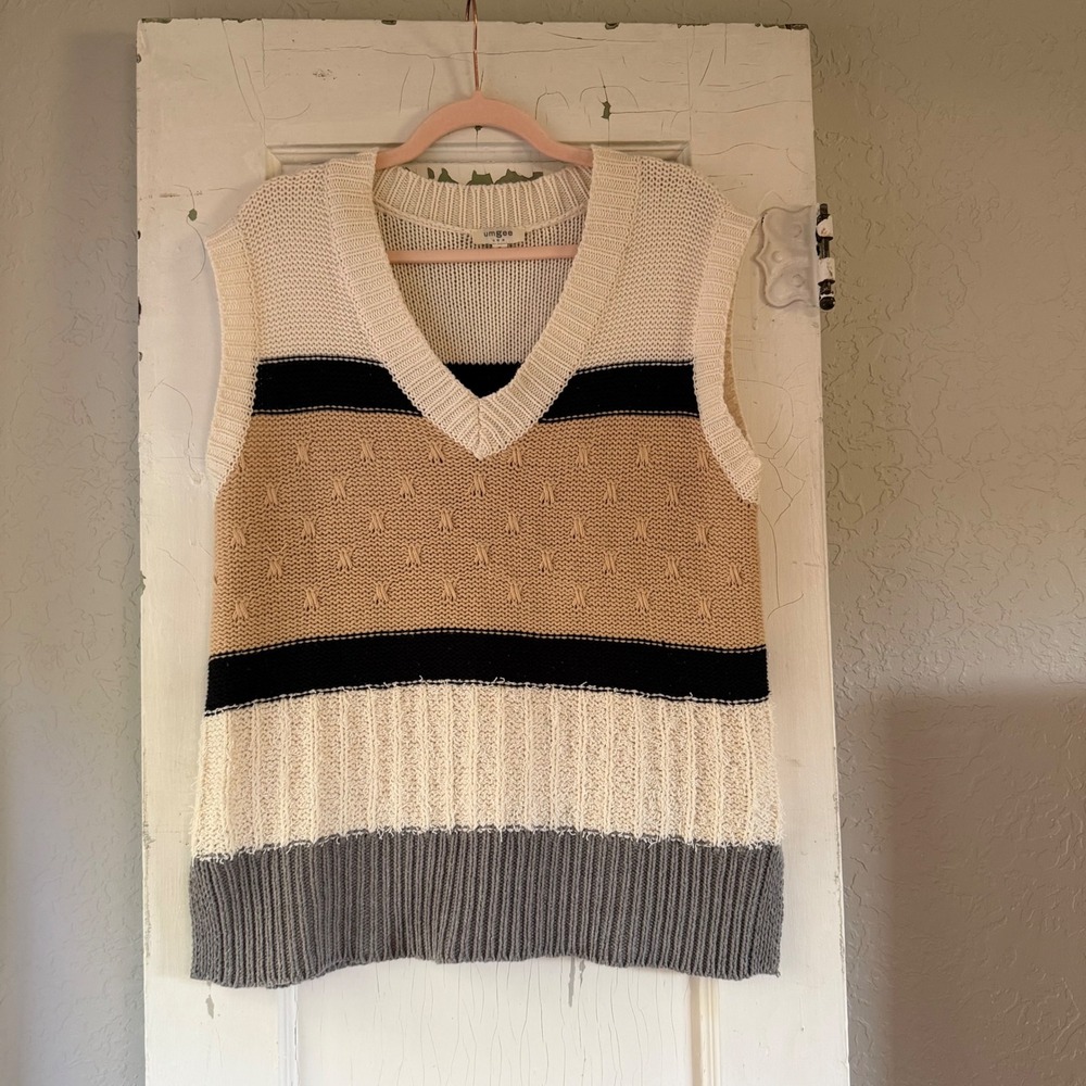 Umgee USA Womens Small Colorblock Knit V-Neck Sweater Vest Tan Cream A6694